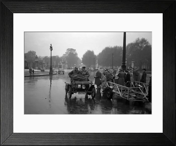 Framed Print : 1904 Oldsmobile on the London to Brighton RAC Veteran Car Run of 1953 Framed Print : 1904 Oldsmobile on the London to Brighton RAC Veteran Car Run of 1953