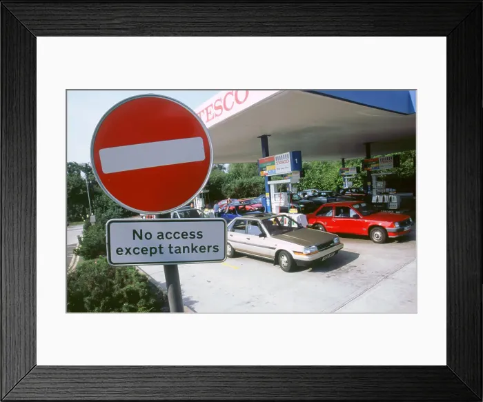 Framed Print : Fuel crisis 2000. Queues for petrol Framed Print : Fuel crisis 2000. Queues for petrol
