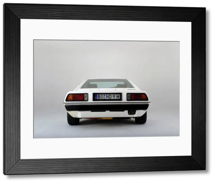 Framed Print : Lotus Esprit 1977 from the James Bond film The Spy Who Loved Me. Artist: Simon Clay Framed Print : Lotus Esprit 1977 from the James Bond film The Spy Who Loved Me. Artist: Simon Clay