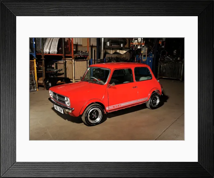 Framed Print : Austin Mini 1275 GT 1980. Artist: Simon Clay Framed Print : Austin Mini 1275 GT 1980. Artist: Simon Clay
