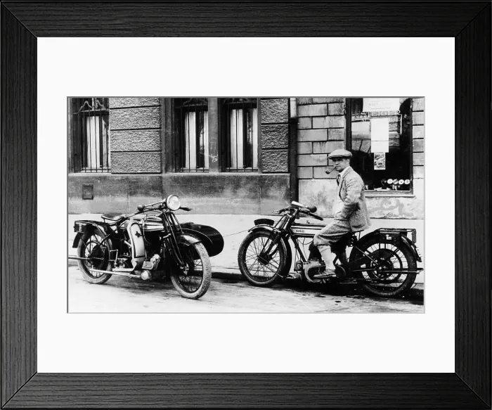 Framed Print : A man on a Norton bike, Model 16H 490cc SV, 1924