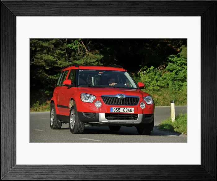 Framed Print : Skoda Yeti 2009. Artist: Simon Clay Framed Print : Skoda Yeti 2009. Artist: Simon Clay