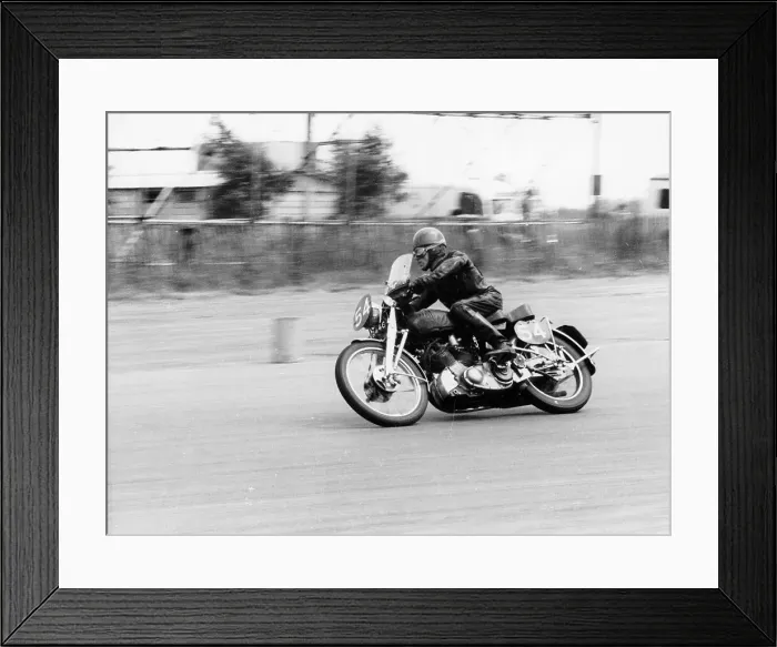Framed Print : CE Mills riding a 998cc Vincent, Silverstone, Northamptonshire, 1959 Framed Print : CE Mills riding a 998cc Vincent, Silverstone, Northamptonshire, 1959