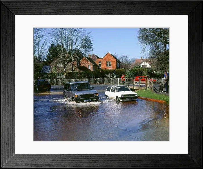 Framed Print : 1993 Range Rover V8 3.9 Framed Print : 1993 Range Rover V8 3.9