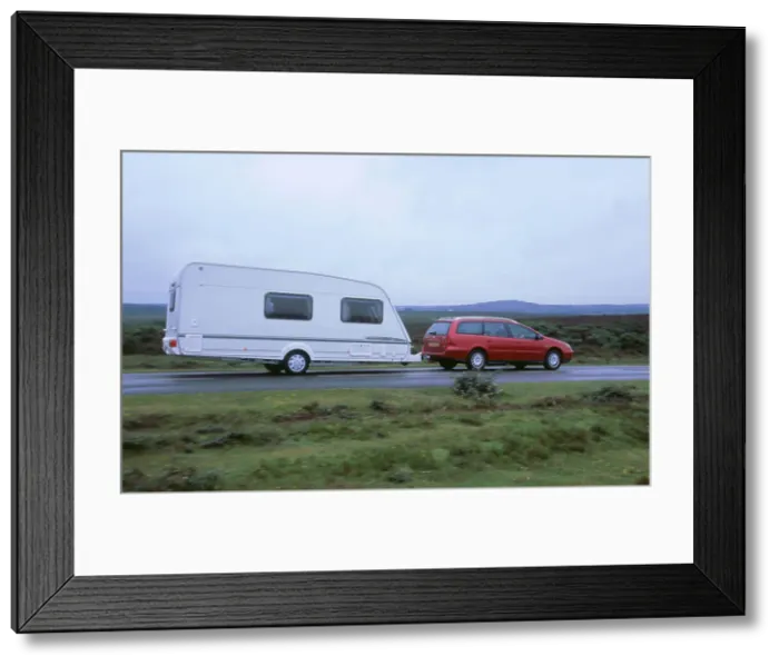 Framed Print : 2002 Citroen C5 hdi towing a caravan Framed Print : 2002 Citroen C5 hdi towing a caravan
