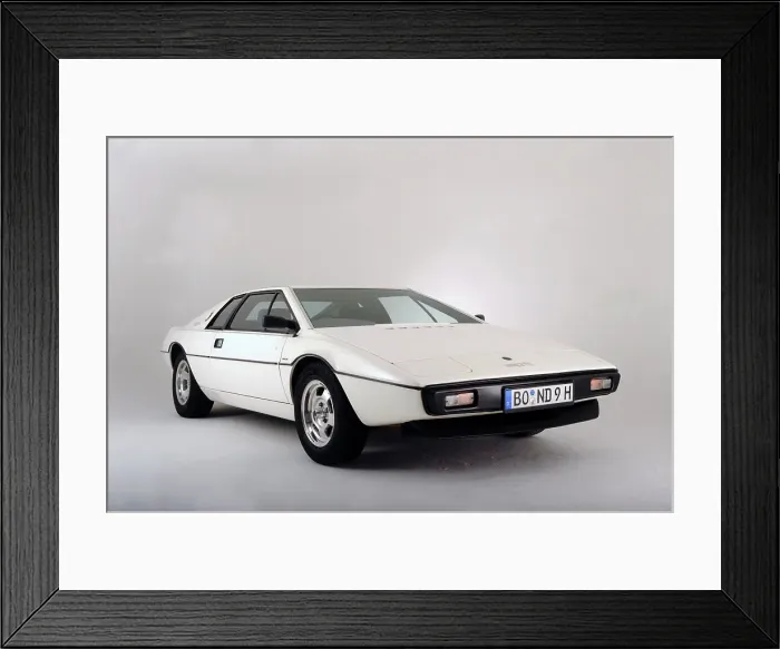 Framed Print : Lotus Esprit 1977 from the James Bond film The Spy Who Loved Me. Artist: Simon Clay Framed Print : Lotus Esprit 1977 from the James Bond film The Spy Who Loved Me. Artist: Simon Clay