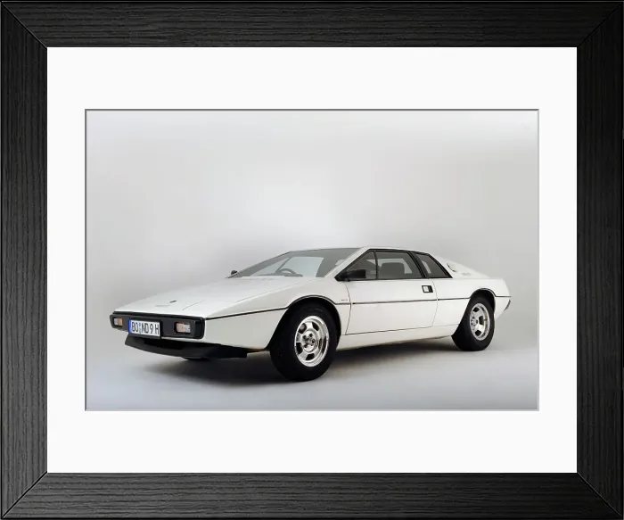 Framed Print : Lotus Esprit 1977 from the James Bond film The Spy Who Loved Me. Artist: Simon Clay Framed Print : Lotus Esprit 1977 from the James Bond film The Spy Who Loved Me. Artist: Simon Clay