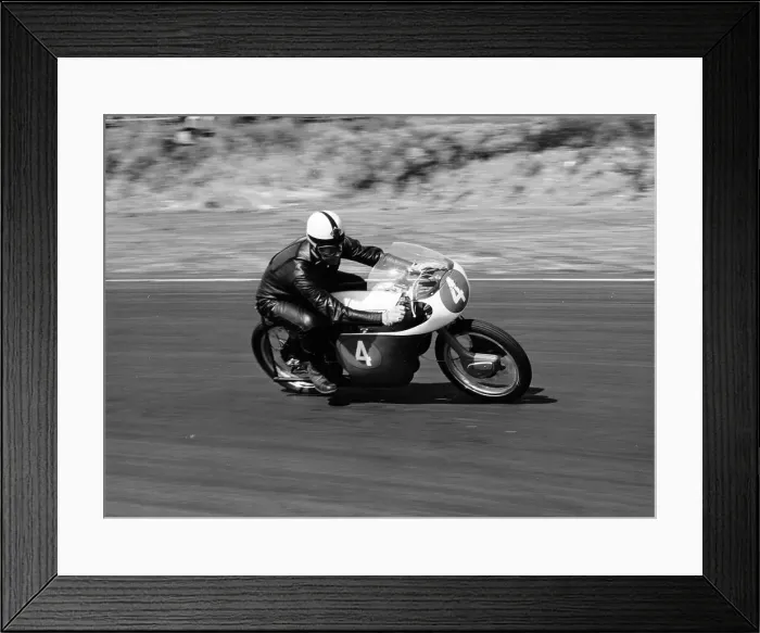 Framed Print : An Ariel 250 racing at Snetterton, Norfolk, 1962 Framed Print : An Ariel 250 racing at Snetterton, Norfolk, 1962