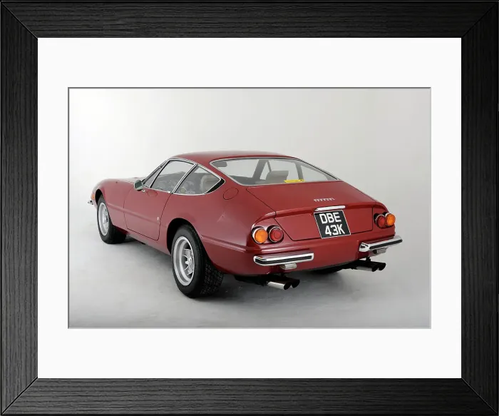 Framed Print : Ferrari 365 GTB 1972. Artist: Simon Clay Framed Print : Ferrari 365 GTB 1972. Artist: Simon Clay