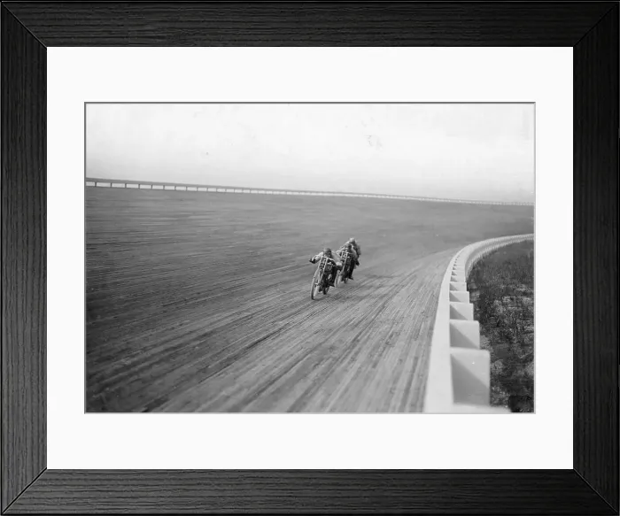 Framed Print : Motorbikes racing at Speedway Park, Maywood, Chicago, Illinois, USA, 1915 Framed Print : Motorbikes racing at Speedway Park, Maywood, Chicago, Illinois, USA, 1915