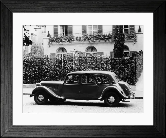 Framed Print : 1954 Citroen 15CV Familiale parked outside a house Framed Print : 1954 Citroen 15CV Familiale parked outside a house