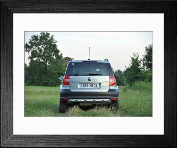 Framed Print : Skoda Yeti 2009. Artist: Simon Clay Framed Print : Skoda Yeti 2009. Artist: Simon Clay