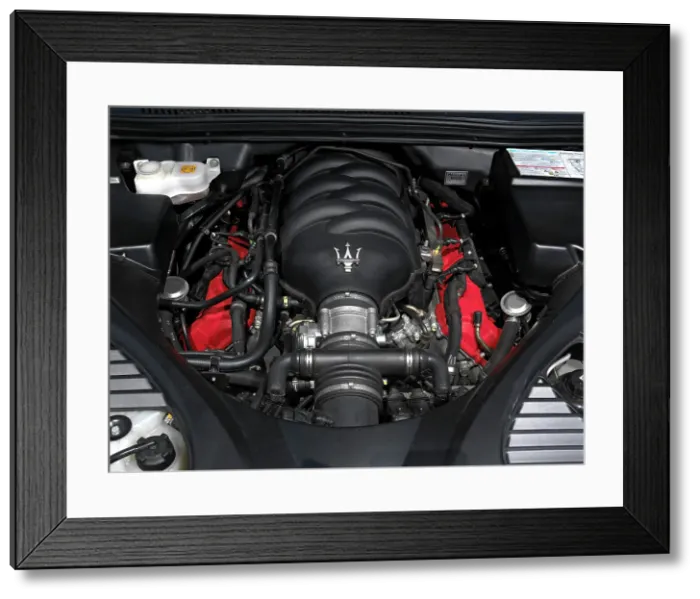 Framed Print : 2004 Maserati Quattroporte Framed Print : 2004 Maserati Quattroporte