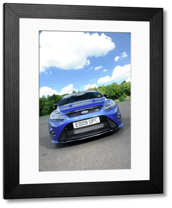 Framed Print : Ford Focus RS 2009. Artist: Simon Clay Framed Print : Ford Focus RS 2009. Artist: Simon Clay