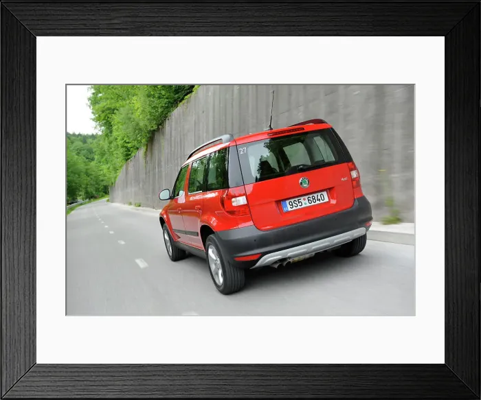 Framed Print : Skoda Yeti 2009. Artist: Simon Clay Framed Print : Skoda Yeti 2009. Artist: Simon Clay