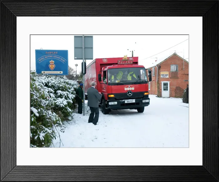 Framed Print : London Pride Brewery lorry stuck in snow 2009 Framed Print : London Pride Brewery lorry stuck in snow 2009