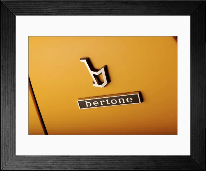 Framed Print : Lamborghini Miura p400s 1970. Artist: Simon Clay Framed Print : Lamborghini Miura p400s 1970. Artist: Simon Clay