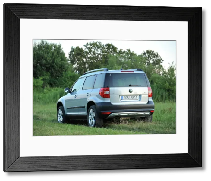 Framed Print : Skoda Yeti 2009. Artist: Simon Clay Framed Print : Skoda Yeti 2009. Artist: Simon Clay