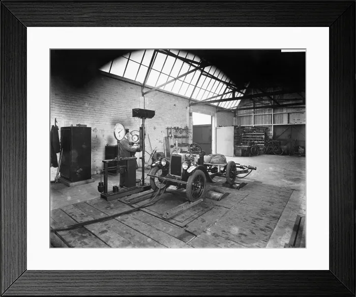 Framed Print : Morris Minor on test, Cowley, Oxfordshire, c1930 Framed Print : Morris Minor on test, Cowley, Oxfordshire, c1930