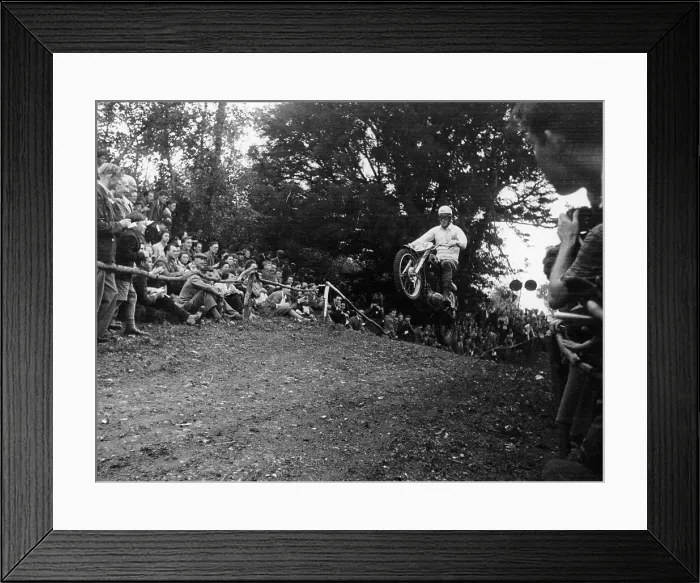 Framed Print : Brian Stonebridge riding a 498 Matchless at Brands Hatch, Kent, 1952 Framed Print : Brian Stonebridge riding a 498 Matchless at Brands Hatch, Kent, 1952
