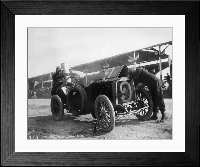 Framed Print : Garcet refuelling his Mors, Coppa Florio, Bologna, Italy, 1908 Framed Print : Garcet refuelling his Mors, Coppa Florio, Bologna, Italy, 1908