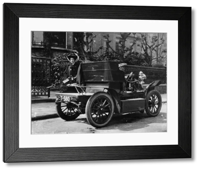 Framed Print : A 1904 De Dion car parked in a street, (c1904?) Framed Print : A 1904 De Dion car parked in a street, (c1904?)