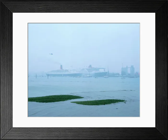 Framed Print : Queen Mary II with Queen Elizabeth II, Southampton, May 2004 Framed Print : Queen Mary II with Queen Elizabeth II, Southampton, May 2004