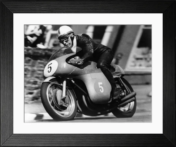 Framed Print : John Surtees winning the Isle of Man Junior TT, on an MV Agusta, 1959 Framed Print : John Surtees winning the Isle of Man Junior TT, on an MV Agusta, 1959