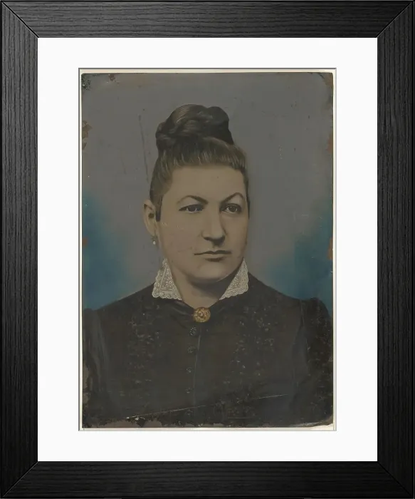 Framed Print : Portrait of woman, 1860s-1880s. Creator: Unknown Framed Print : Portrait of woman, 1860s-1880s. Creator: Unknown
