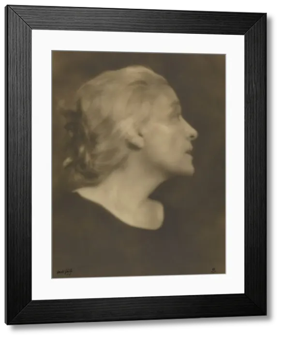 Framed Print : Eleanora Duse, 1920s. Creator: Arnold Genthe Framed Print : Eleanora Duse, 1920s. Creator: Arnold Genthe