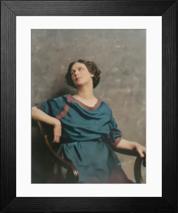 Framed Print : Duncan, Isadora, portrait photograph, between 1916 and 1918. Creator: Arnold Genthe Framed Print : Duncan, Isadora, portrait photograph, between 1916 and 1918. Creator: Arnold Genthe