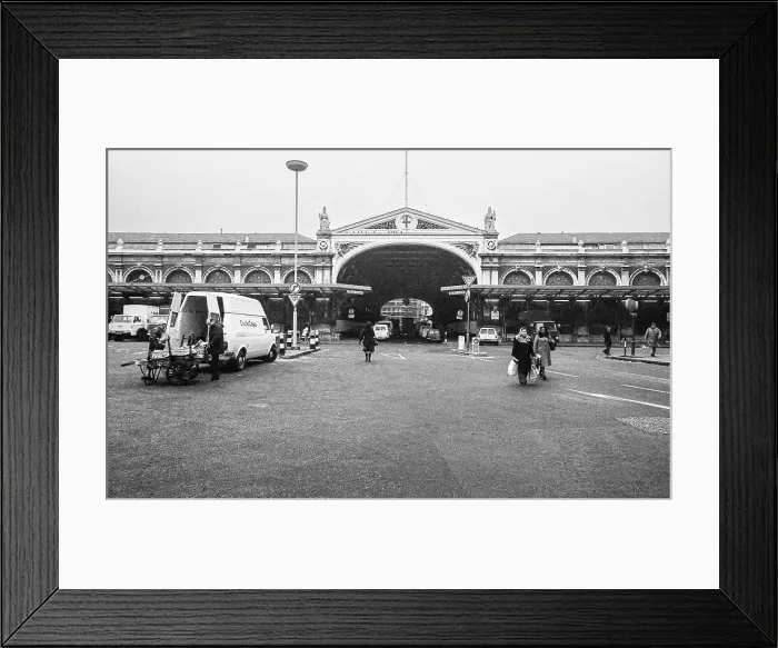 Framed Print : Smithfield Meat Market, City of London, January 1980. Creator: Peter Thompson Framed Print : Smithfield Meat Market, City of London, January 1980. Creator: Peter Thompson