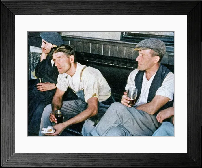 Framed Print : Workmen in an English inn listening to Mr. Churchill, 1942. Creator: Unknown. Workmen in an English inn listening to Mr. Churchill, 1942. Creator: Unknown Framed Print : Workmen in an English inn listening to Mr. Churchill, 1942. Creator: Unknown. Workmen in an English inn listening to Mr. Churchill, 1942. Creator: Unknown