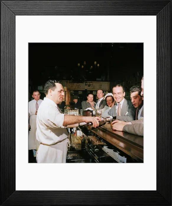 Framed Print : Charlie's Tavern, New York, N.Y. 1946. Creator: William Paul Gottlieb. Charlie's Tavern, New York, N.Y. 1946. Creator: William Paul Gottlieb Framed Print : Charlie's Tavern, New York, N.Y. 1946. Creator: William Paul Gottlieb. Charlie's Tavern, New York, N.Y. 1946. Creator: William Paul Gottlieb