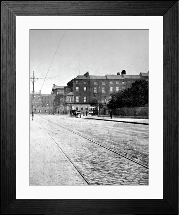 Framed Print : 1, Merrion Square, Dublin, Ireland: the house where Oscar Wilde was born in 1854, (1906). Creator: Unknown Framed Print : 1, Merrion Square, Dublin, Ireland: the house where Oscar Wilde was born in 1854, (1906). Creator: Unknown