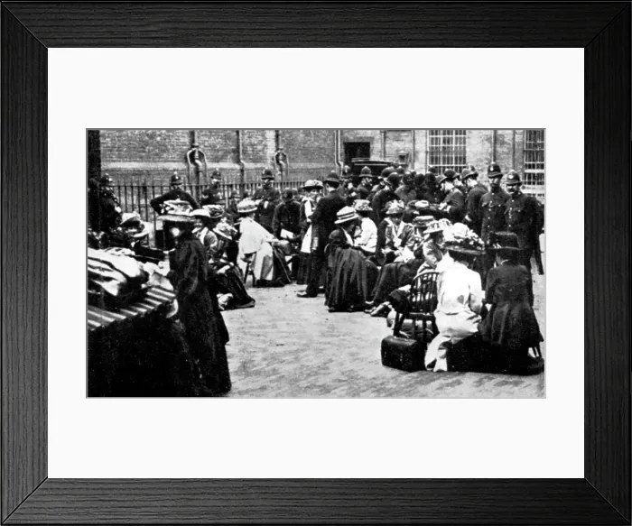 Framed Print : Suffragettes in the Police Yard at Bow Street, 30 June 1909. Creator: Unknown Framed Print : Suffragettes in the Police Yard at Bow Street, 30 June 1909. Creator: Unknown