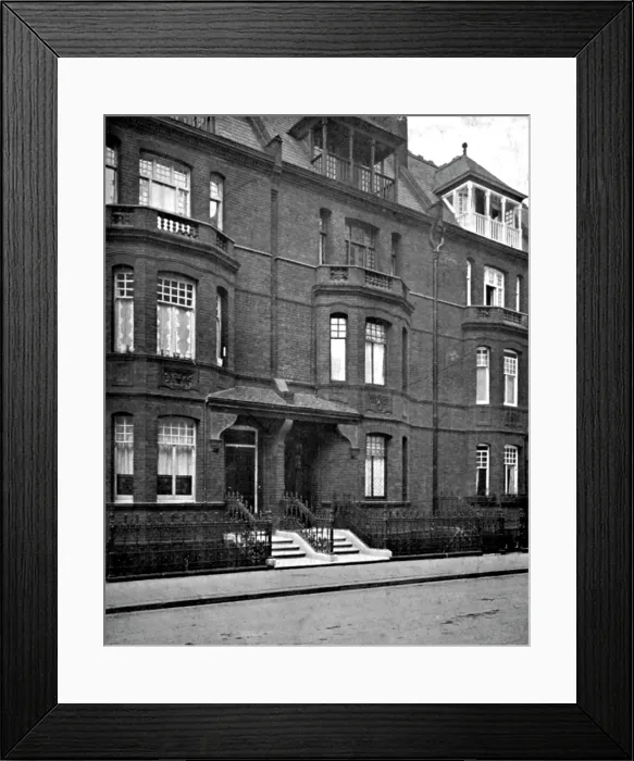Framed Print : 16, Tite Street, Chelsea, London, 1906. Creator: Unknown Framed Print : 16, Tite Street, Chelsea, London, 1906. Creator: Unknown