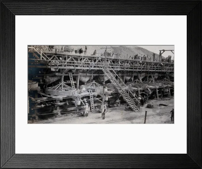 Framed Print : South Africa: a pulsator machine at the Wesselton diamond mine, 1905. Creator: Archibald Byron Macallum Framed Print : South Africa: a pulsator machine at the Wesselton diamond mine, 1905. Creator: Archibald Byron Macallum