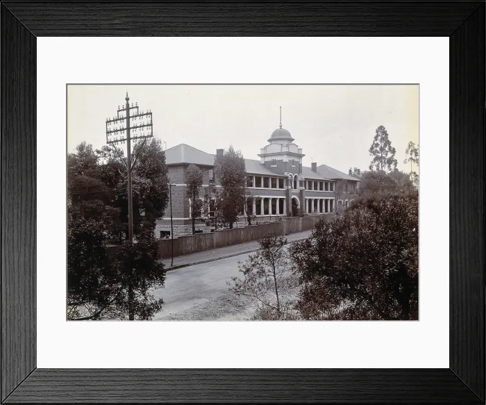 Framed Print : Johannesburg Hospital, South Africa: long two-storey building, possibly divided into wards, c1905. Creator: Unknown Framed Print : Johannesburg Hospital, South Africa: long two-storey building, possibly divided into wards, c1905. Creator: Unknown