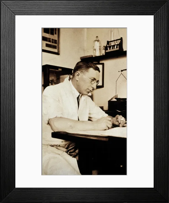 Framed Print : Frederick Grant Banting. Creator: Unknown Framed Print : Frederick Grant Banting. Creator: Unknown