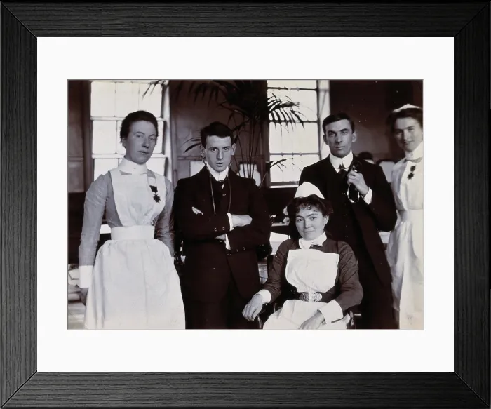 Framed Print : Charing Cross Hospital: staff portrait, 1904. Creator: Unknown Framed Print : Charing Cross Hospital: staff portrait, 1904. Creator: Unknown