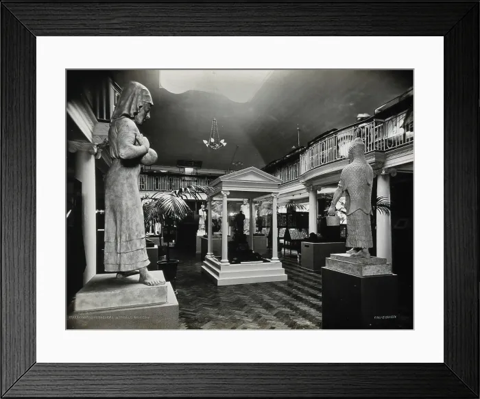 Framed Print : Wellcome Historical Medical Museum, Wigmore Street, London: the galleried Hall of Statuary. Creator: Unknown Framed Print : Wellcome Historical Medical Museum, Wigmore Street, London: the galleried Hall of Statuary. Creator: Unknown