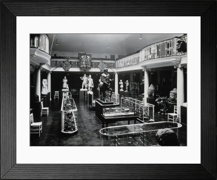 Framed Print : Wellcome Historical Medical Museum, Wigmore Street, London: the galleried Hall of Statuary. Creator: Unknown Framed Print : Wellcome Historical Medical Museum, Wigmore Street, London: the galleried Hall of Statuary. Creator: Unknown