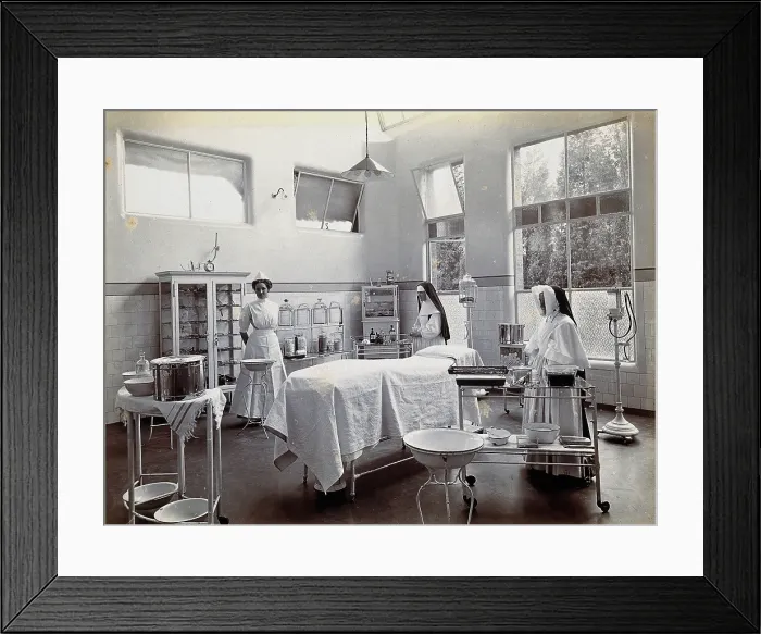 Framed Print : Johannesburg Hospital, South Africa: operating theatre with nun and nurse, c1905. Creator: Unknown Framed Print : Johannesburg Hospital, South Africa: operating theatre with nun and nurse, c1905. Creator: Unknown