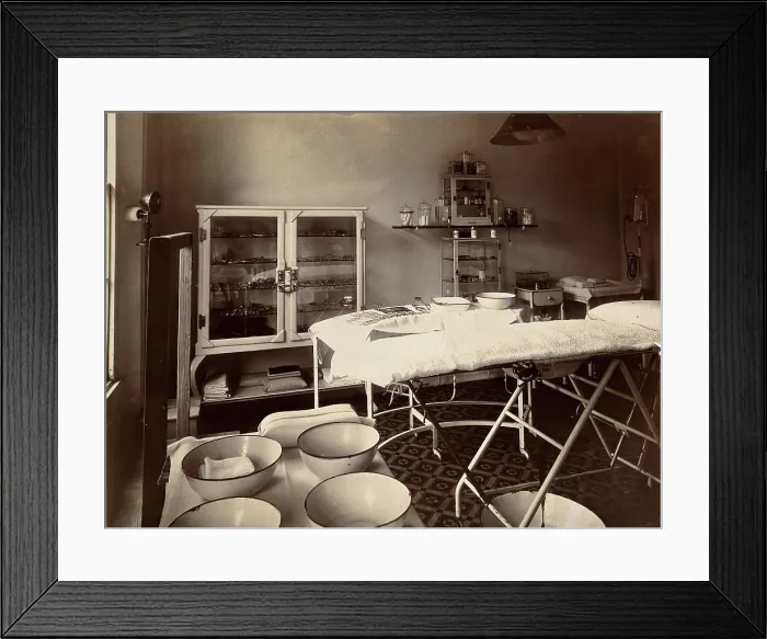 Framed Print : Wotton Lodge, Gloucester: operating theatre, c1909. Creator: Unknown Framed Print : Wotton Lodge, Gloucester: operating theatre, c1909. Creator: Unknown