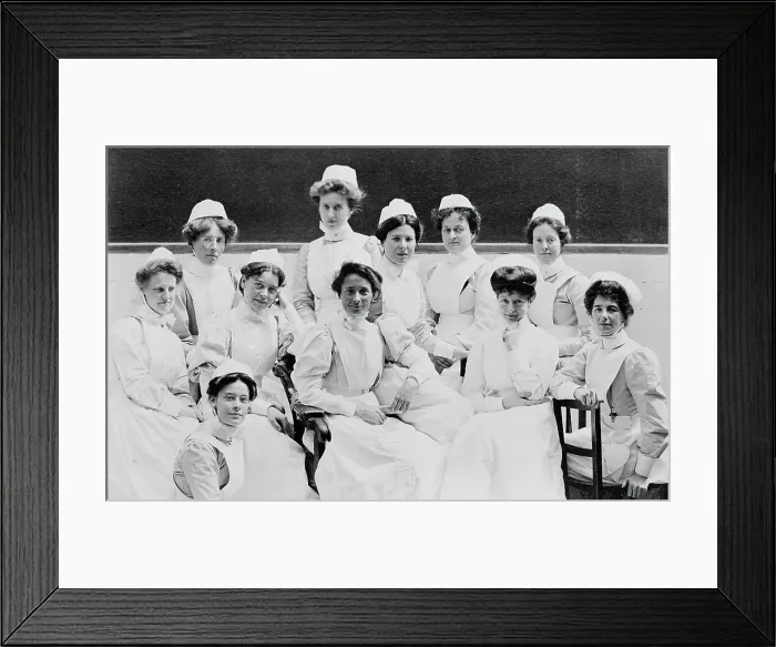 Framed Print : General Lying In Hospital, York Road, Lambeth: labour ward staff and students, 1908. Creator: Unknown Framed Print : General Lying In Hospital, York Road, Lambeth: labour ward staff and students, 1908. Creator: Unknown