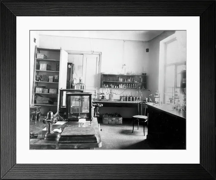 Framed Print : The chemical room in the Physiology Department at the Imperial Institute of Experimental... 1904. Creator: Unknown Framed Print : The chemical room in the Physiology Department at the Imperial Institute of Experimental... 1904. Creator: Unknown