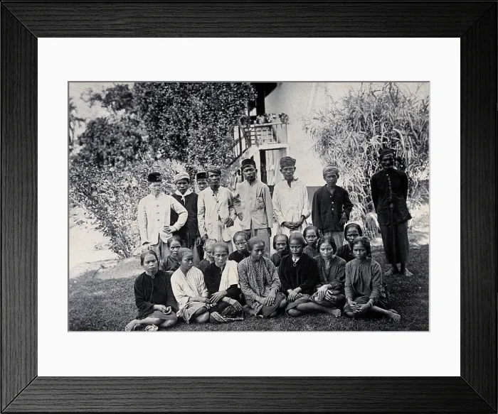 Framed Print : Sarawak: people of the Sibuyaus tribe from the Lundu region, c1900. Creator: Unknown Framed Print : Sarawak: people of the Sibuyaus tribe from the Lundu region, c1900. Creator: Unknown