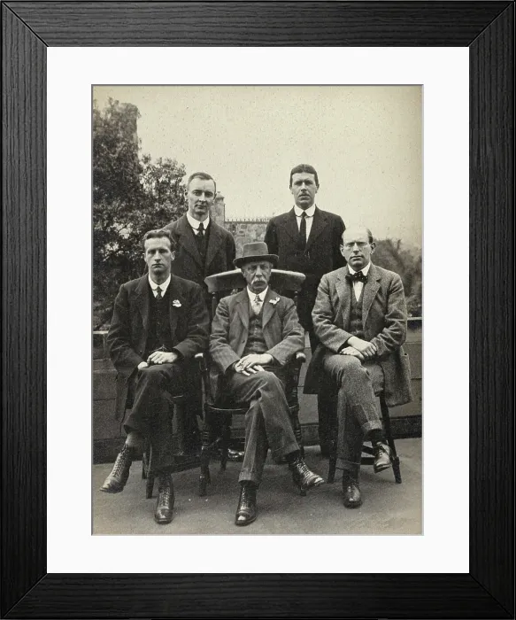 Framed Print : Sir Edward Albert Sharpey-Shafer and four others, 1913. Creator: Unknown Framed Print : Sir Edward Albert Sharpey-Shafer and four others, 1913. Creator: Unknown