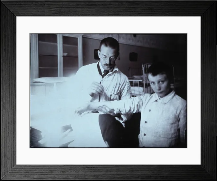 Framed Print : Clemens Peter Pirquet, Freiherr von Cesenatico, and a patient. Creator: Unknown Framed Print : Clemens Peter Pirquet, Freiherr von Cesenatico, and a patient. Creator: Unknown